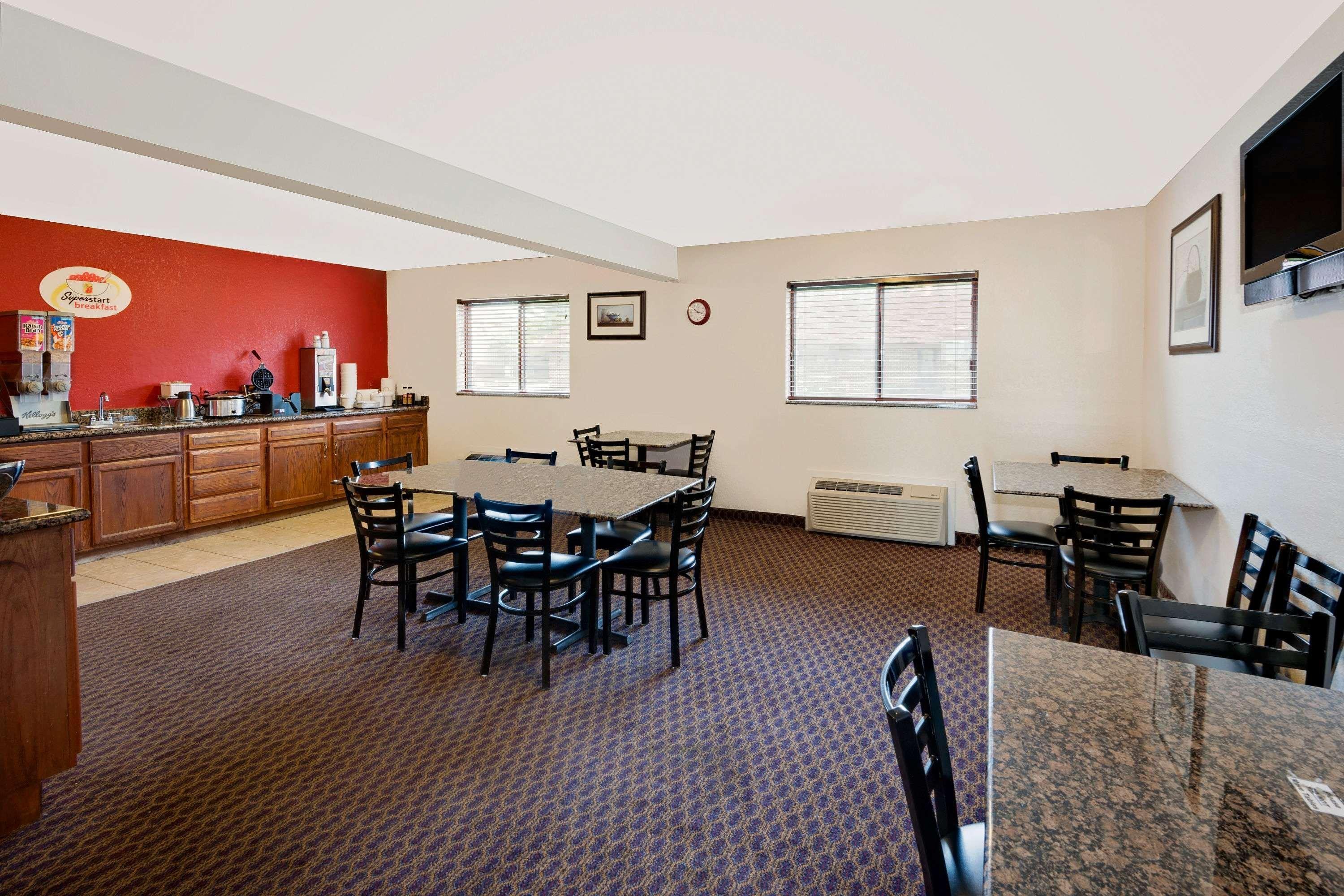 Super 8 By Wyndham Iowa Falls Exterior foto